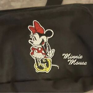 DISNEY MINNIE MOUSE FANNY PACK.EUC 
Black with Minnie picture in front.